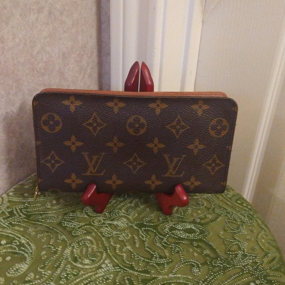 Louis Vuitton Monogram Zippy Wallet